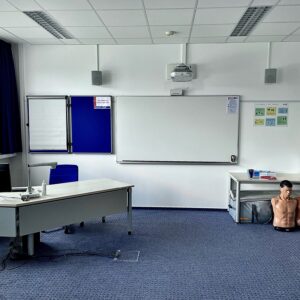 Mediale Ausstattung des Lehrsaals und Übungsmaterialien